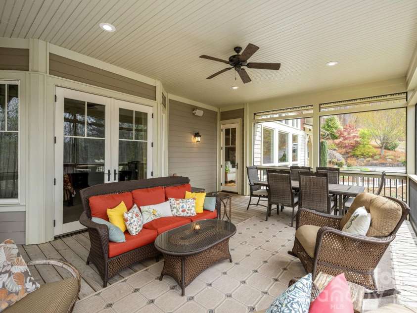 315 Crossvine Trail, Hendersonville, NC 28739.  MLS# CAR4367109, YatesRealty ID 12946. 