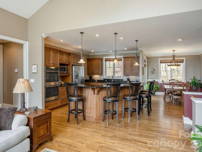 315 Crossvine Trail, Hendersonville, NC 28739.  MLS# CAR4367109, YatesRealty ID 12946. 