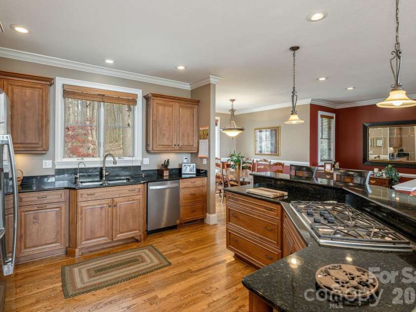 315 Crossvine Trail, Hendersonville, NC 28739.  MLS# CAR4367109, YatesRealty ID 12946. 