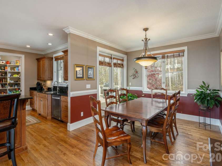 315 Crossvine Trail, Hendersonville, NC 28739.  MLS# CAR4367109, YatesRealty ID 12946. 