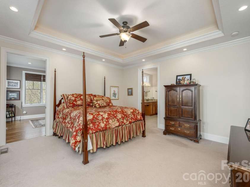315 Crossvine Trail, Hendersonville, NC 28739.  MLS# CAR4367109, YatesRealty ID 12946. 