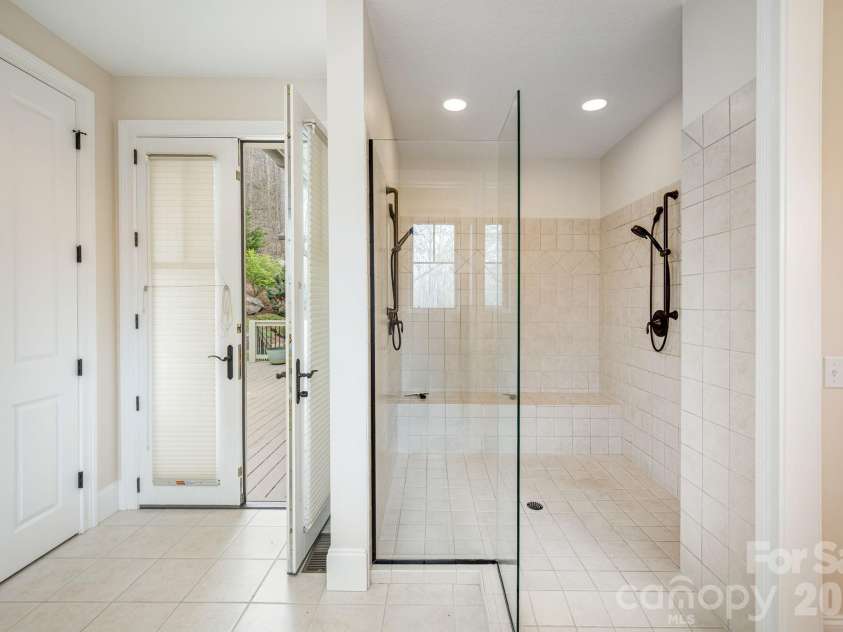 315 Crossvine Trail, Hendersonville, NC 28739.  MLS# CAR4367109, YatesRealty ID 12946. 