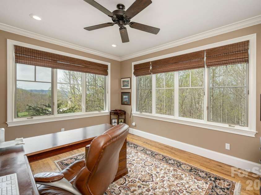 315 Crossvine Trail, Hendersonville, NC 28739.  MLS# CAR4367109, YatesRealty ID 12946. 