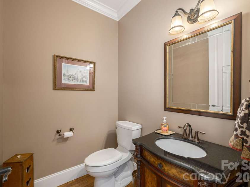 315 Crossvine Trail, Hendersonville, NC 28739.  MLS# CAR4367109, YatesRealty ID 12946. 