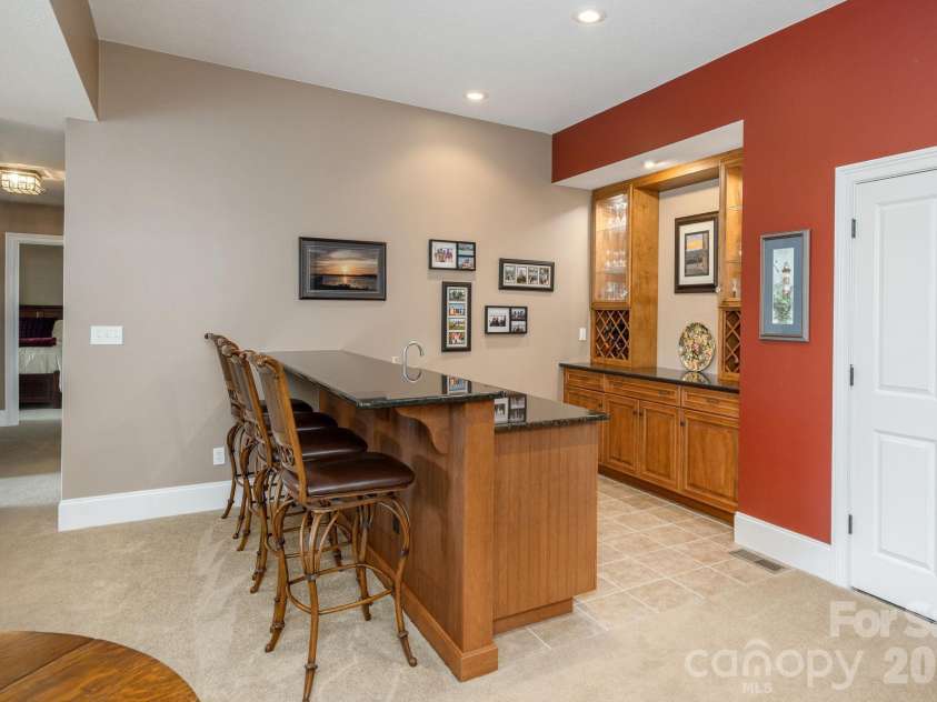 315 Crossvine Trail, Hendersonville, NC 28739.  MLS# CAR4367109, YatesRealty ID 12946. 
