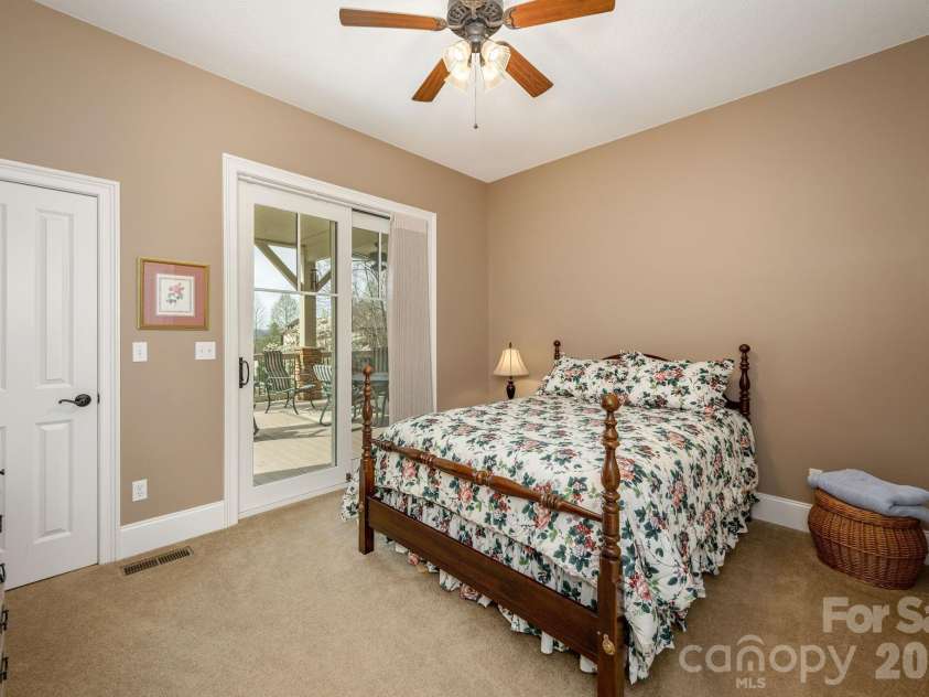 315 Crossvine Trail, Hendersonville, NC 28739.  MLS# CAR4367109, YatesRealty ID 12946. 