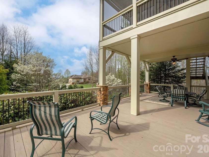 315 Crossvine Trail, Hendersonville, NC 28739.  MLS# CAR4367109, YatesRealty ID 12946. 