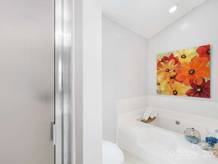 3006 Emerald Meadow Lane, Charlotte, NC 28273.  MLS# CAR4255235, YatesRealty ID 12948. En Suite