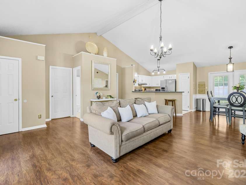 3006 Emerald Meadow Lane, Charlotte, NC 28273.  MLS# CAR4255235, YatesRealty ID 12948. Living Room