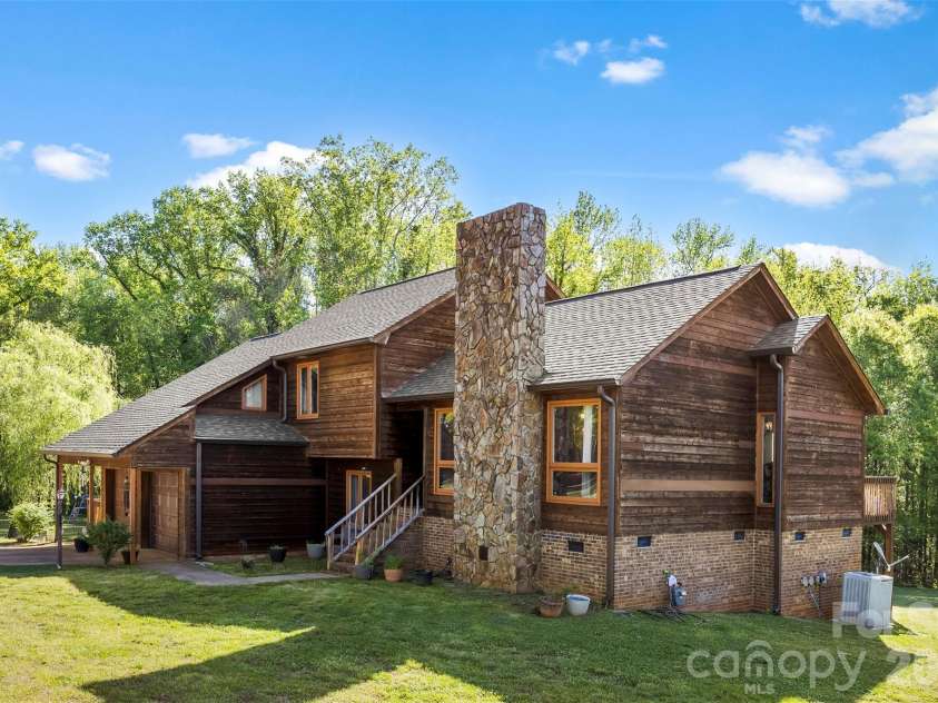 831 College Avenue, Shelby, NC 28152.  MLS# CAR4368508, YatesRealty ID 12948. 