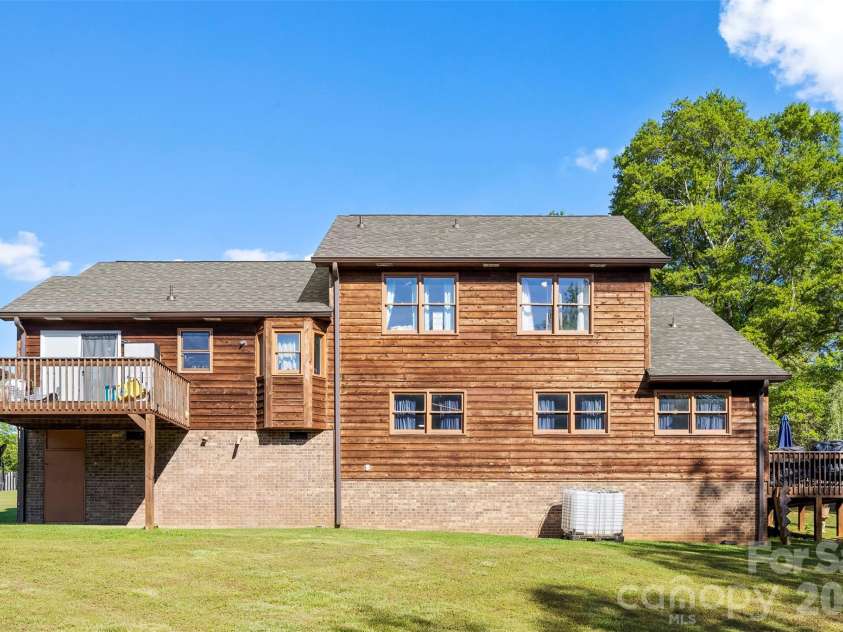 831 College Avenue, Shelby, NC 28152.  MLS# CAR4368508, YatesRealty ID 12948. 