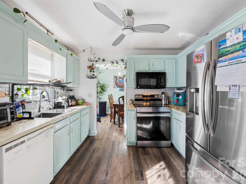 831 College Avenue, Shelby, NC 28152.  MLS# CAR4368508, YatesRealty ID 12948. 