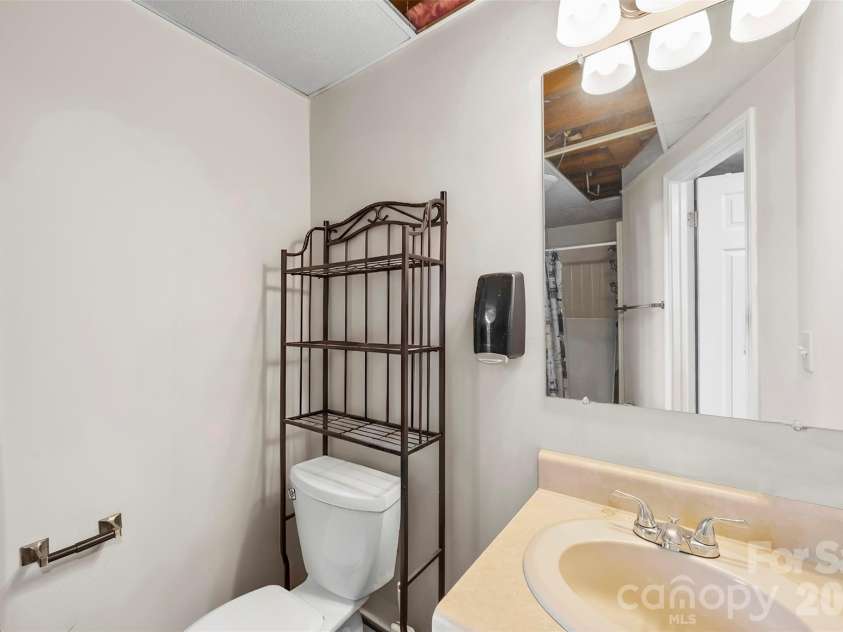 831 College Avenue, Shelby, NC 28152.  MLS# CAR4368508, YatesRealty ID 12948. 