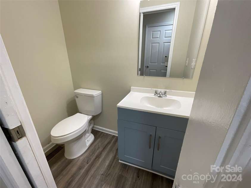 1617 Bridge Street, Lexington, NC 27292.  MLS# CAR4206546, YatesRealty ID 12949. Bathroom 2(a)
