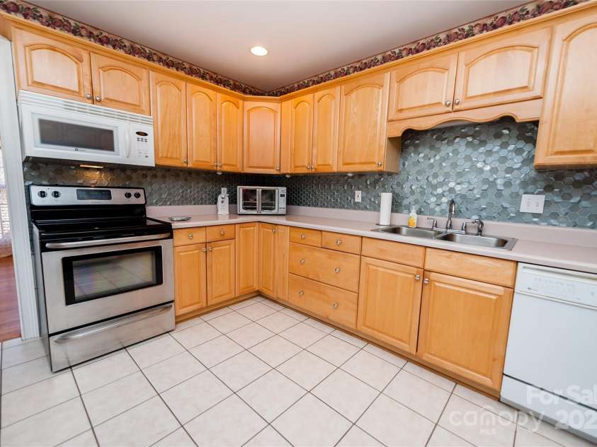 1 Carnoustie Court, Campobello, SC 29322.  MLS# CAR4222855, YatesRealty ID 1295. 