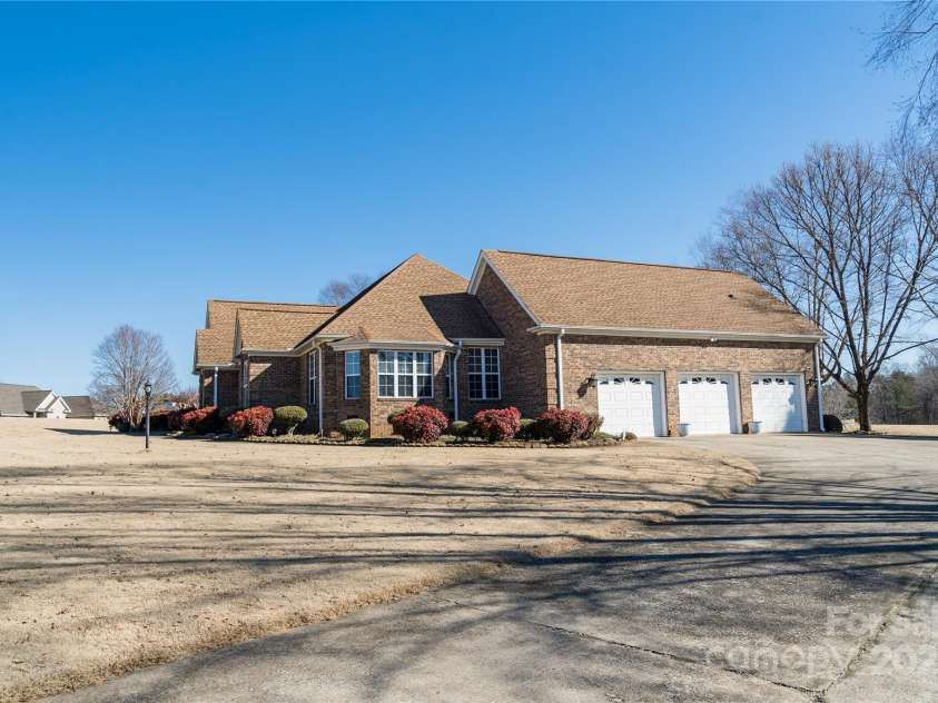 1 Carnoustie Court, Campobello, SC 29322.  MLS# CAR4222855, YatesRealty ID 1295. 