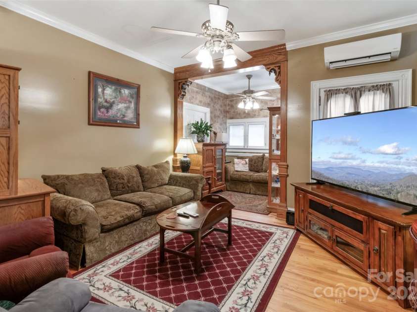 759 and 755 Snelson Road, Marshall, NC 28753.  MLS# CAR4186627, YatesRealty ID 1295. Family room main