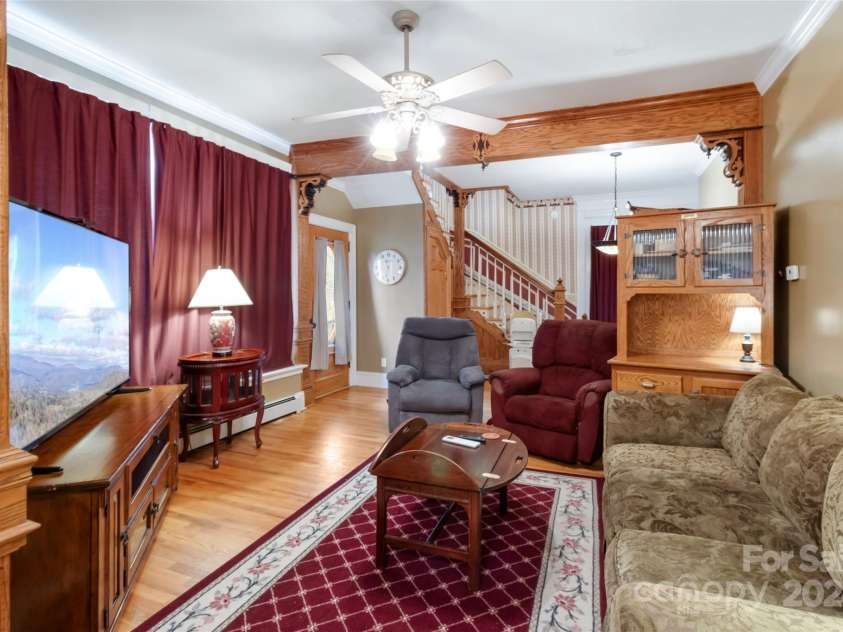 759 and 755 Snelson Road, Marshall, NC 28753.  MLS# CAR4186627, YatesRealty ID 1295. Family room main