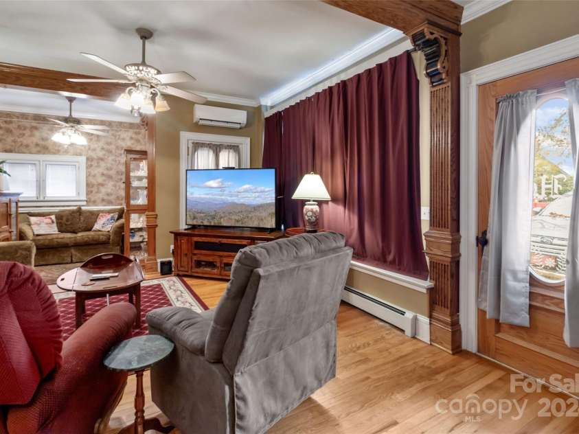 759 and 755 Snelson Road, Marshall, NC 28753.  MLS# CAR4186627, YatesRealty ID 1295. Family room main