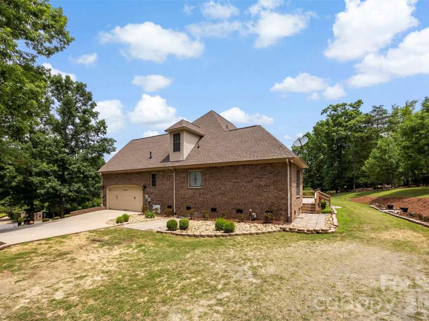 770 Cooks Cove Ridge, Clover, SC 29710.  MLS# CAR4380714, YatesRealty ID 1295. Expansive driveway