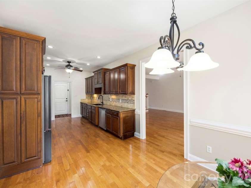770 Cooks Cove Ridge, Clover, SC 29710.  MLS# CAR4380714, YatesRealty ID 1295. Kitchen w/breakfast nook