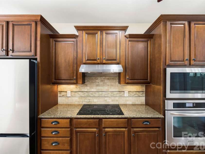 770 Cooks Cove Ridge, Clover, SC 29710.  MLS# CAR4380714, YatesRealty ID 1295. Large kitchen p