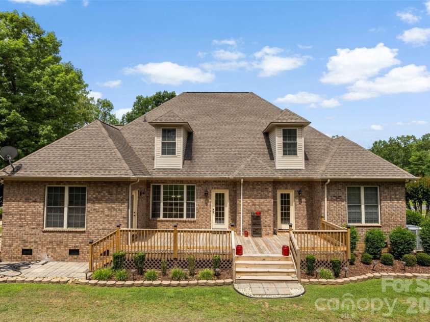 770 Cooks Cove Ridge, Clover, SC 29710.  MLS# CAR4380714, YatesRealty ID 1295. Perfect for entertaining