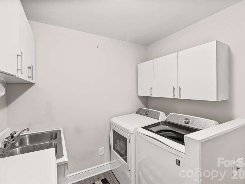 12811 Moores Chapel Road, Charlotte, NC 28214.  MLS# CAR4358921, YatesRealty ID 12950. 