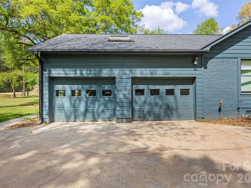 12811 Moores Chapel Road, Charlotte, NC 28214.  MLS# CAR4358921, YatesRealty ID 12950. 