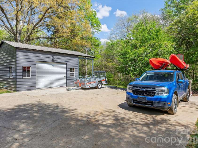 12811 Moores Chapel Road, Charlotte, NC 28214.  MLS# CAR4358921, YatesRealty ID 12950. 