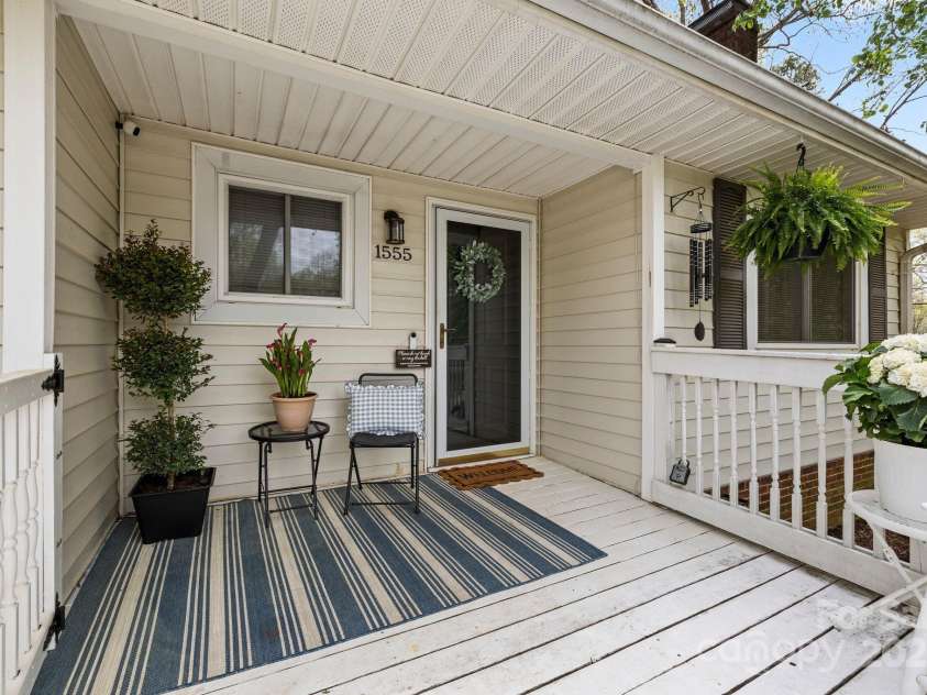 1555 Ridgewood Drive, Gastonia, NC 28054.  MLS# CAR4242124, YatesRealty ID 12950. 