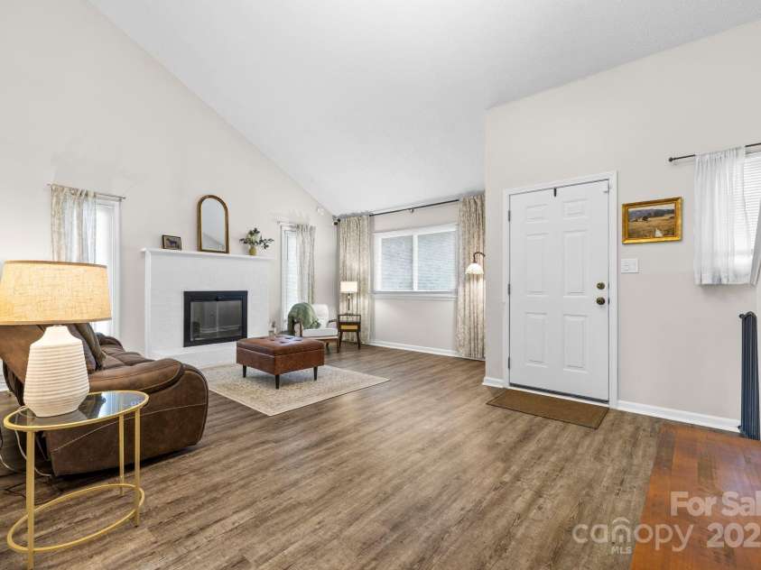 1555 Ridgewood Drive, Gastonia, NC 28054.  MLS# CAR4242124, YatesRealty ID 12950. 