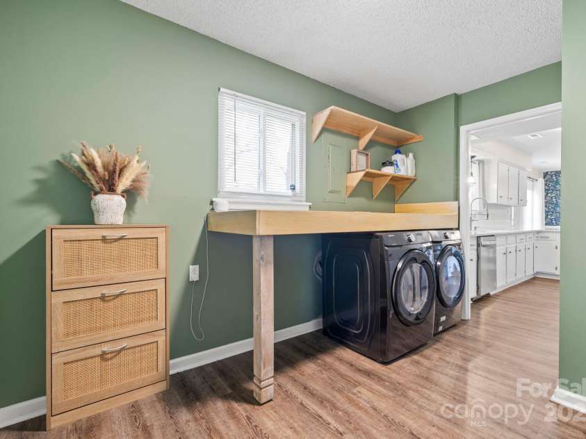 1555 Ridgewood Drive, Gastonia, NC 28054.  MLS# CAR4242124, YatesRealty ID 12950. 