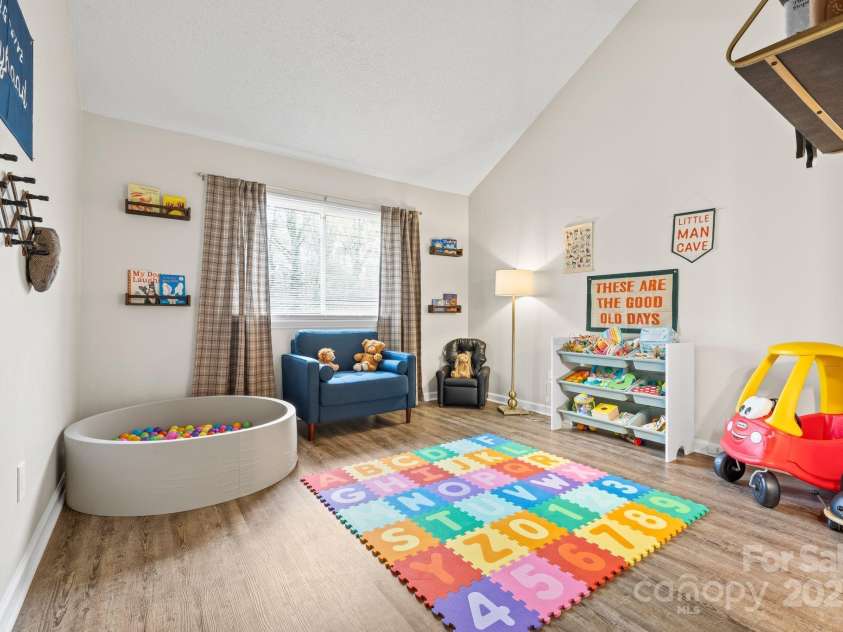 1555 Ridgewood Drive, Gastonia, NC 28054.  MLS# CAR4242124, YatesRealty ID 12950. 