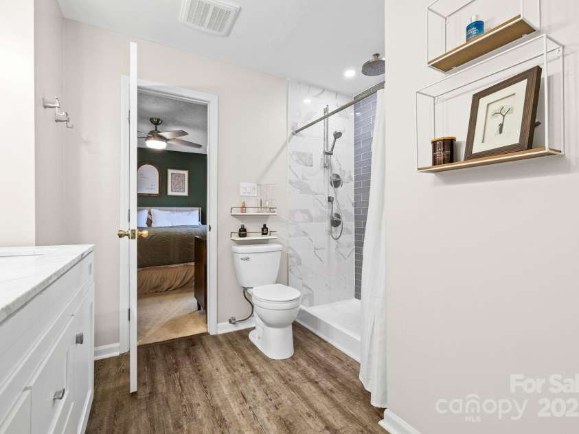 1555 Ridgewood Drive, Gastonia, NC 28054.  MLS# CAR4242124, YatesRealty ID 12950. 