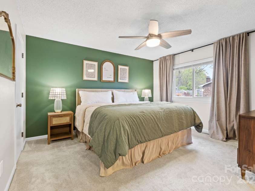 1555 Ridgewood Drive, Gastonia, NC 28054.  MLS# CAR4242124, YatesRealty ID 12950. 