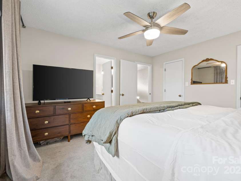 1555 Ridgewood Drive, Gastonia, NC 28054.  MLS# CAR4242124, YatesRealty ID 12950. 