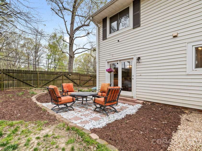 1555 Ridgewood Drive, Gastonia, NC 28054.  MLS# CAR4242124, YatesRealty ID 12950. 