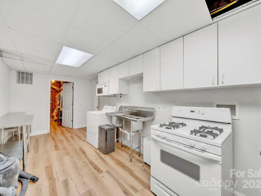 1412 Valmont Drive, Hendersonville, NC 28791.  MLS# CAR4258436, YatesRealty ID 12953. 