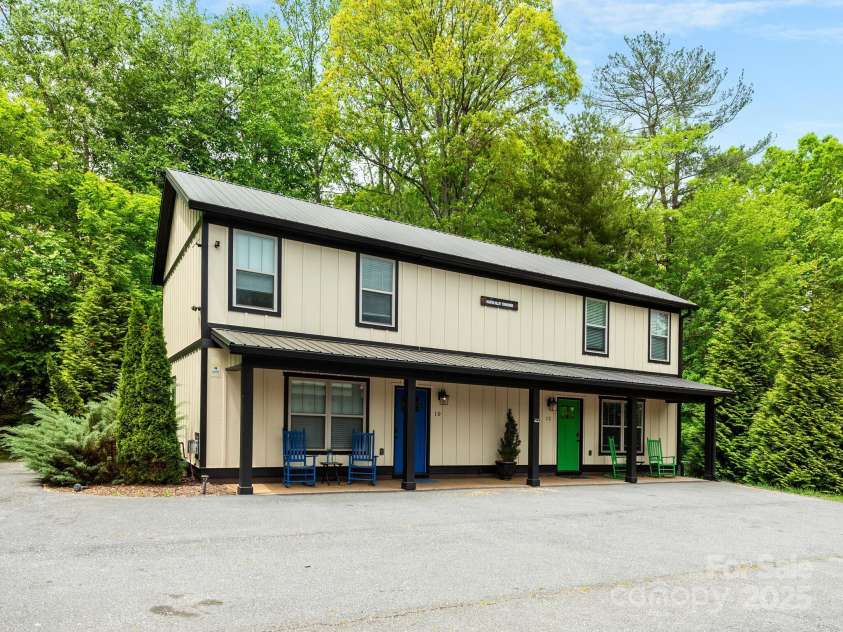 12 Martin Valley Road, Swannanoa, NC 28778.  MLS# CAR4253037, YatesRealty ID 12954. 