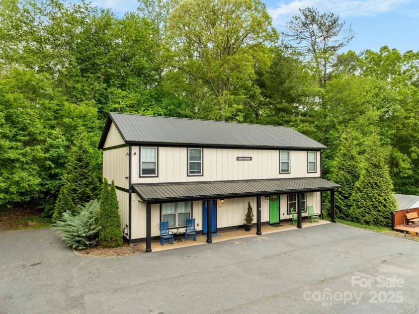 12 Martin Valley Road, Swannanoa, NC 28778.  MLS# CAR4253037, YatesRealty ID 12954. 
