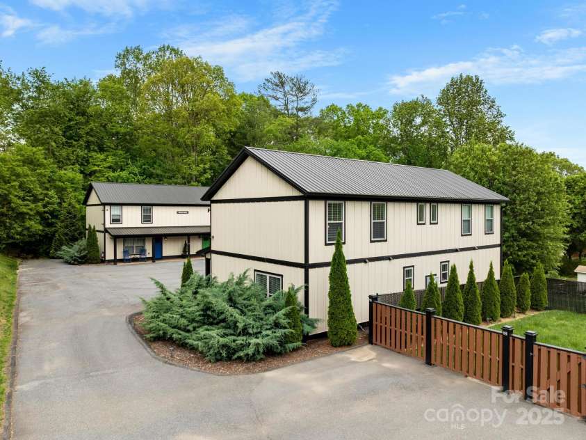 12 Martin Valley Road, Swannanoa, NC 28778.  MLS# CAR4253037, YatesRealty ID 12954. 