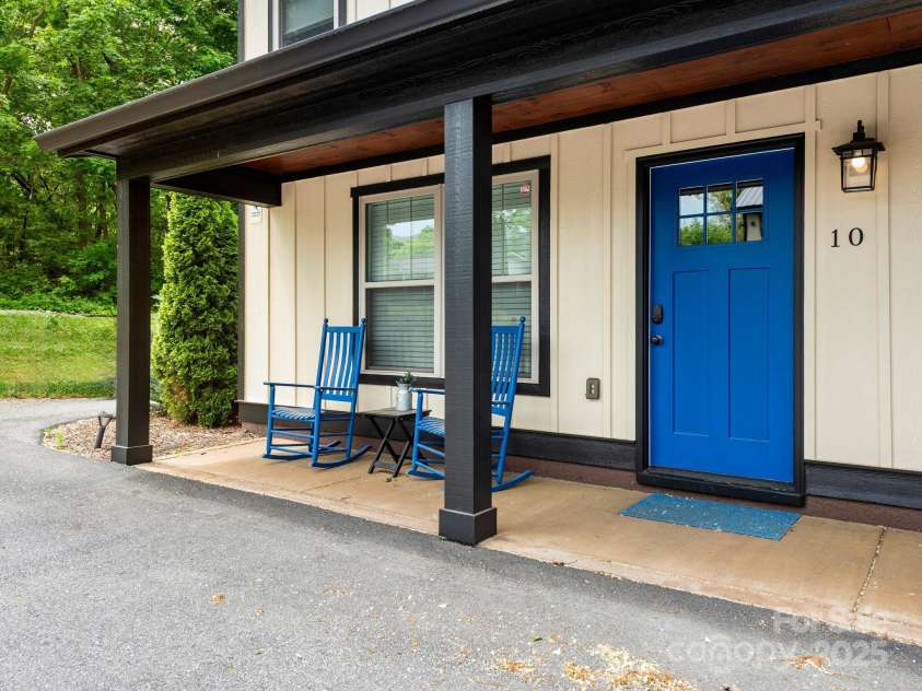 12 Martin Valley Road, Swannanoa, NC 28778.  MLS# CAR4253037, YatesRealty ID 12954. 