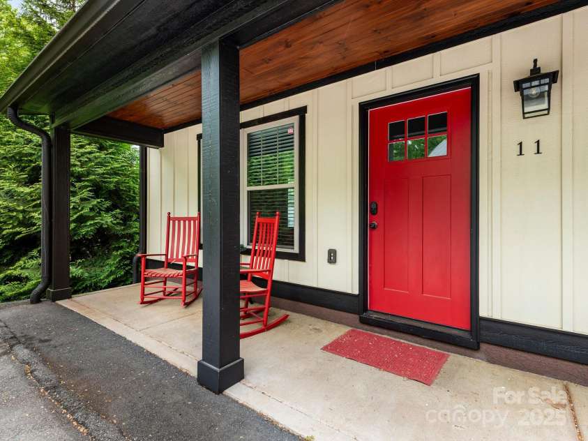 12 Martin Valley Road, Swannanoa, NC 28778.  MLS# CAR4253037, YatesRealty ID 12954. 