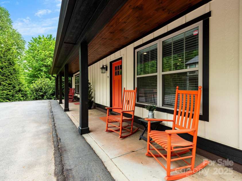 12 Martin Valley Road, Swannanoa, NC 28778.  MLS# CAR4253037, YatesRealty ID 12954. 