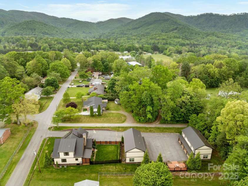 12 Martin Valley Road, Swannanoa, NC 28778.  MLS# CAR4253037, YatesRealty ID 12954. 