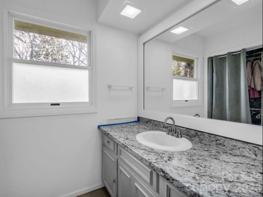 54 Broadway Avenue, Tryon, NC 28782.  MLS# CAR4357107, YatesRealty ID 12954. New Countertop