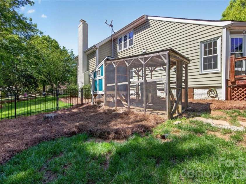 4612 Quail Canyon Drive, Charlotte, NC 28226.  MLS# CAR4367423, YatesRealty ID 12955. 