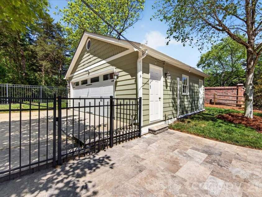 4612 Quail Canyon Drive, Charlotte, NC 28226.  MLS# CAR4367423, YatesRealty ID 12955. 