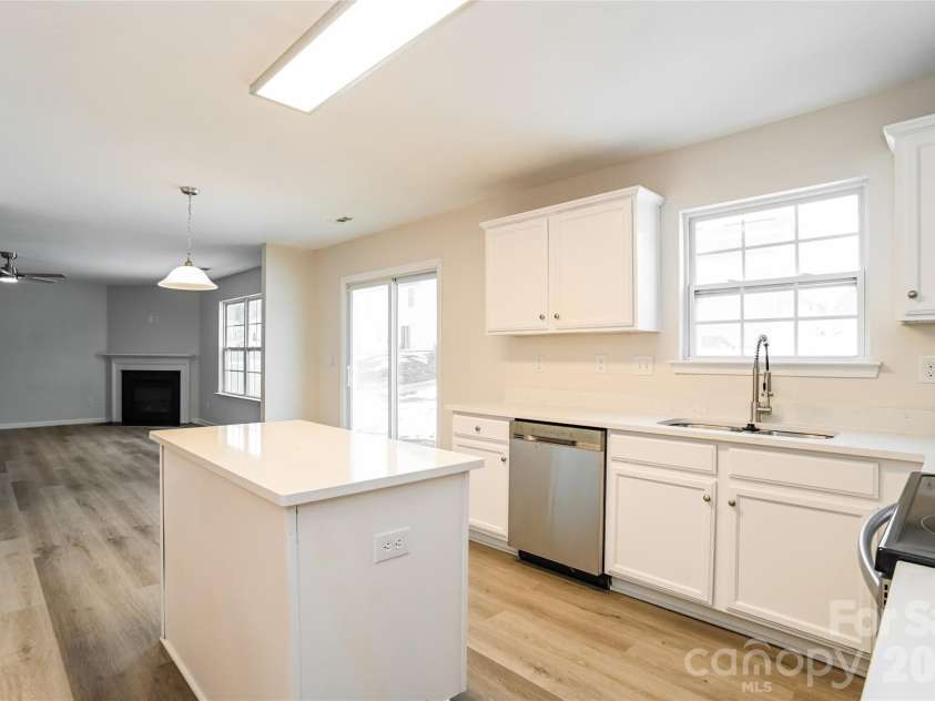 3012 Sweet Apple Drive, Dallas, NC 28034.  MLS# CAR4342730, YatesRealty ID 12956. 